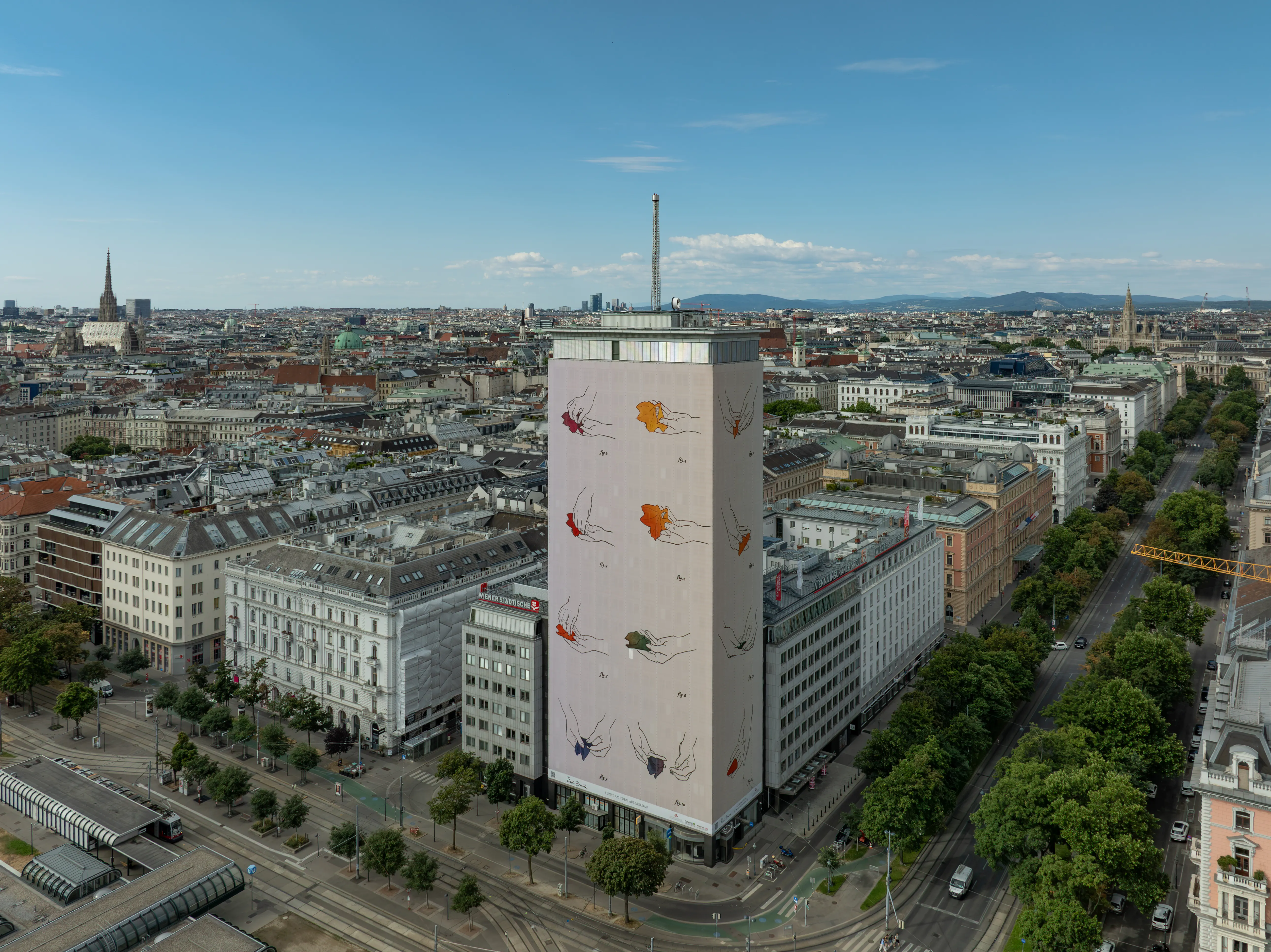 Luftaufnahme des Wiener Ringturms und der Innenstadt Wiens, fotografiert mit einer Drohne von Luftperspektive Österreich
