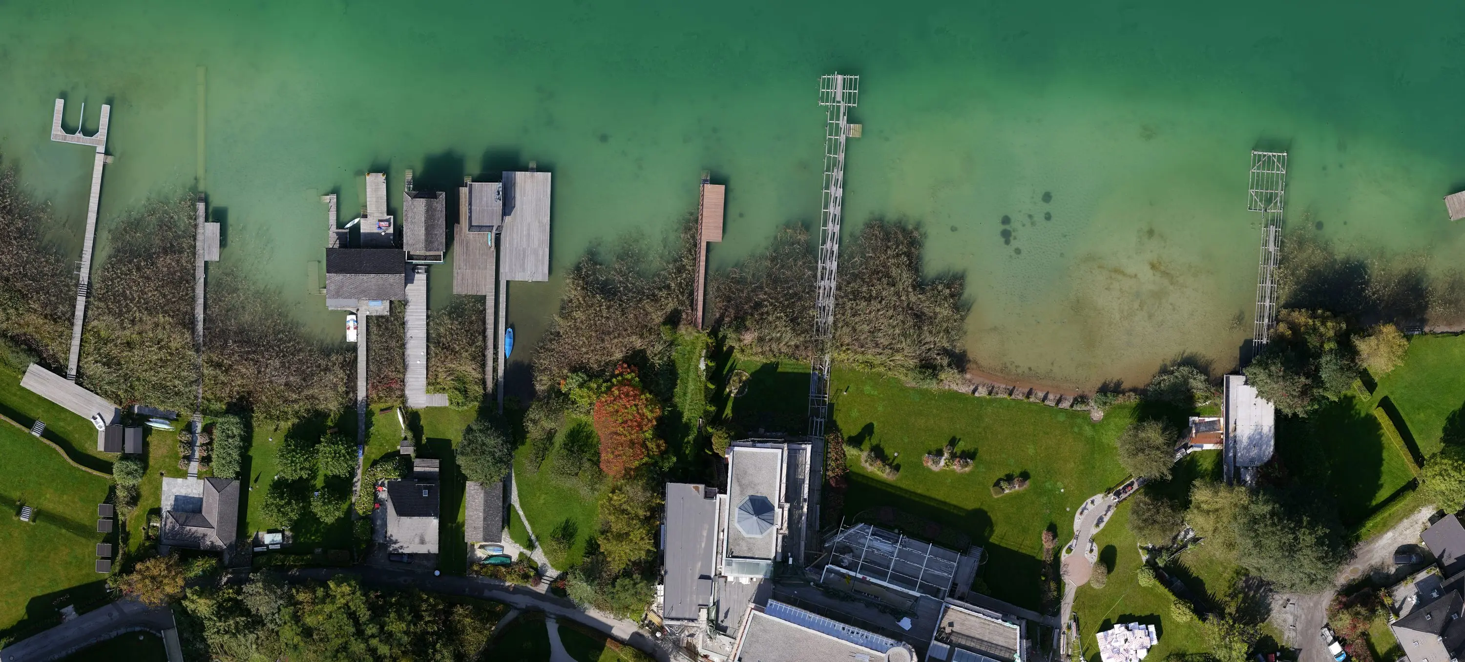 Orthofoto einer Seeufer-Bebauung am Wörthersee in Kärnten, erstellt mittels Drohnenvermessung von Luftperspektive Österreich